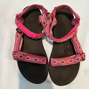 Teva’s Women’s size 8